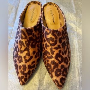 Leopard comfortview shoes size 9 1/2 wide